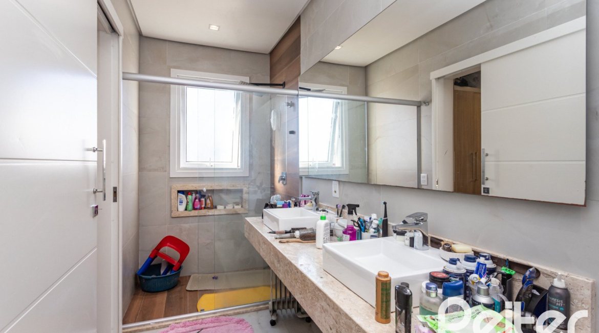 Casa em Condomínio à venda com 230m², 3 dormitórios, 3 suítes, 4 vagas, no bairro Alphaville em PORTO ALEGRE
