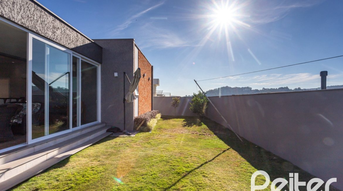 Casa em Condomínio à venda com 230m², 3 dormitórios, 3 suítes, 4 vagas, no bairro Alphaville em PORTO ALEGRE