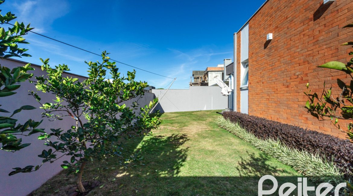 Casa em Condomínio à venda com 230m², 3 dormitórios, 3 suítes, 4 vagas, no bairro Alphaville em PORTO ALEGRE