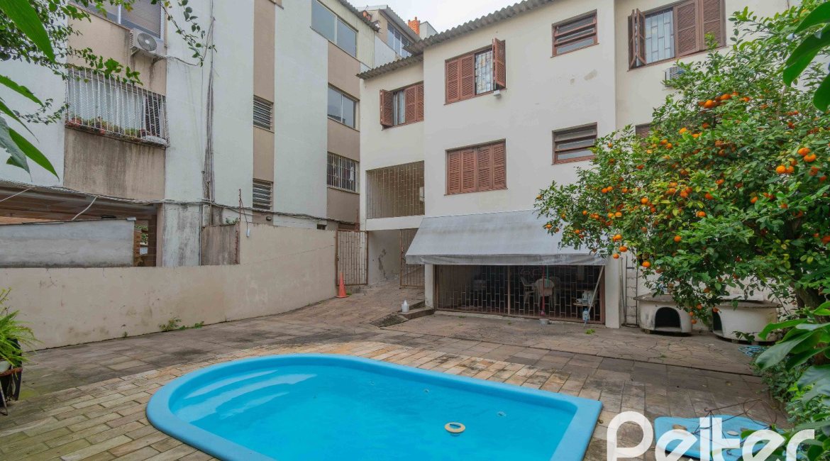 Casa à venda com 241m², 5 dormitórios, 2 suítes, 3 vagas, no bairro Tristeza em Porto Alegre