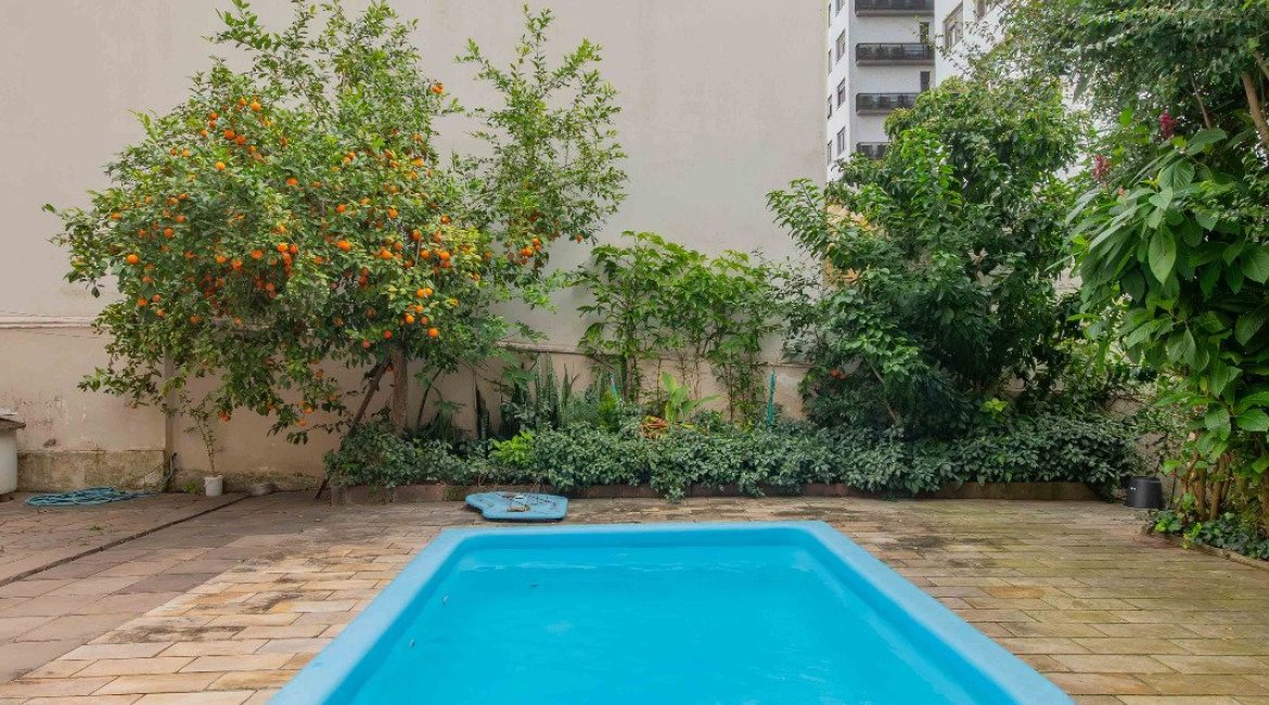 Casa à venda com 241m², 5 dormitórios, 2 suítes, 3 vagas, no bairro Tristeza em Porto Alegre