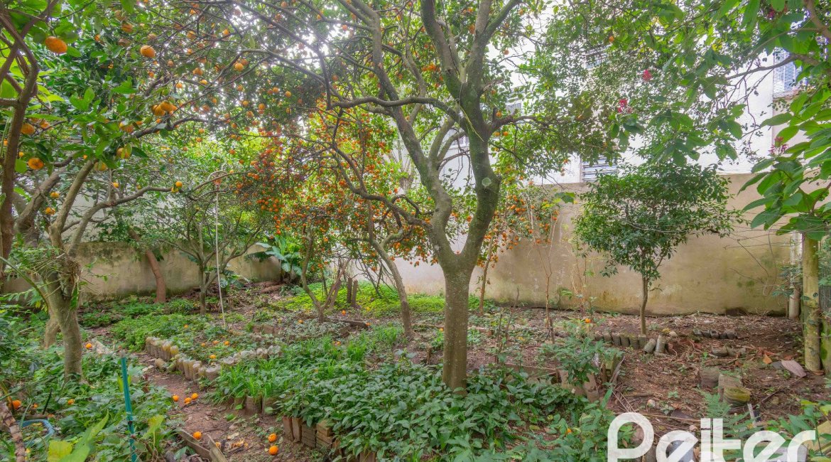 Casa à venda com 241m², 5 dormitórios, 2 suítes, 3 vagas, no bairro Tristeza em Porto Alegre