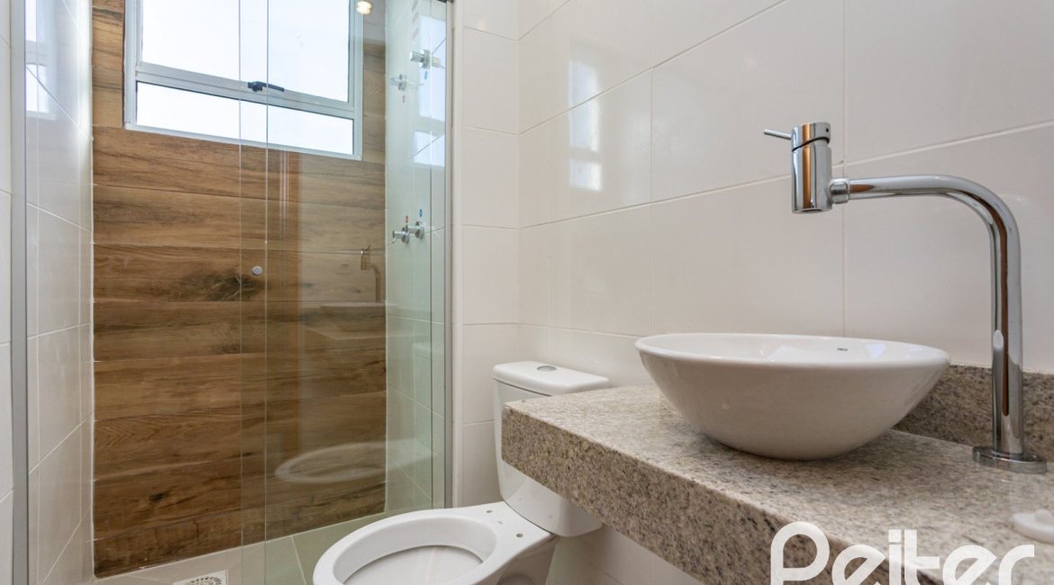 Apartamento à venda com 54m², 2 dormitórios, 1 suíte, 1 vaga, no bairro Camaquã em Porto Alegre