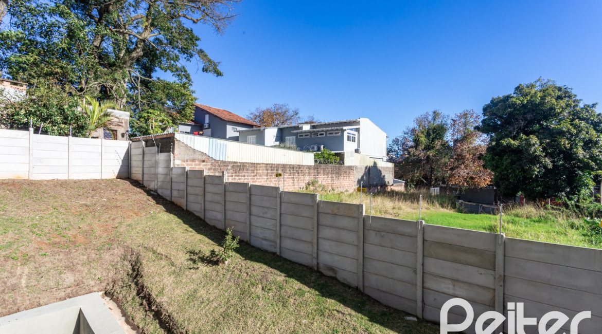 Apartamento à venda com 54m², 2 dormitórios, 1 suíte, 1 vaga, no bairro Camaquã em Porto Alegre