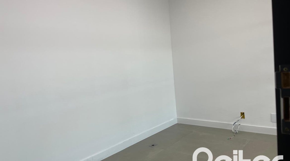 Comercial à venda com 40m², 1 vaga, no bairro Cristal em Porto Alegre
