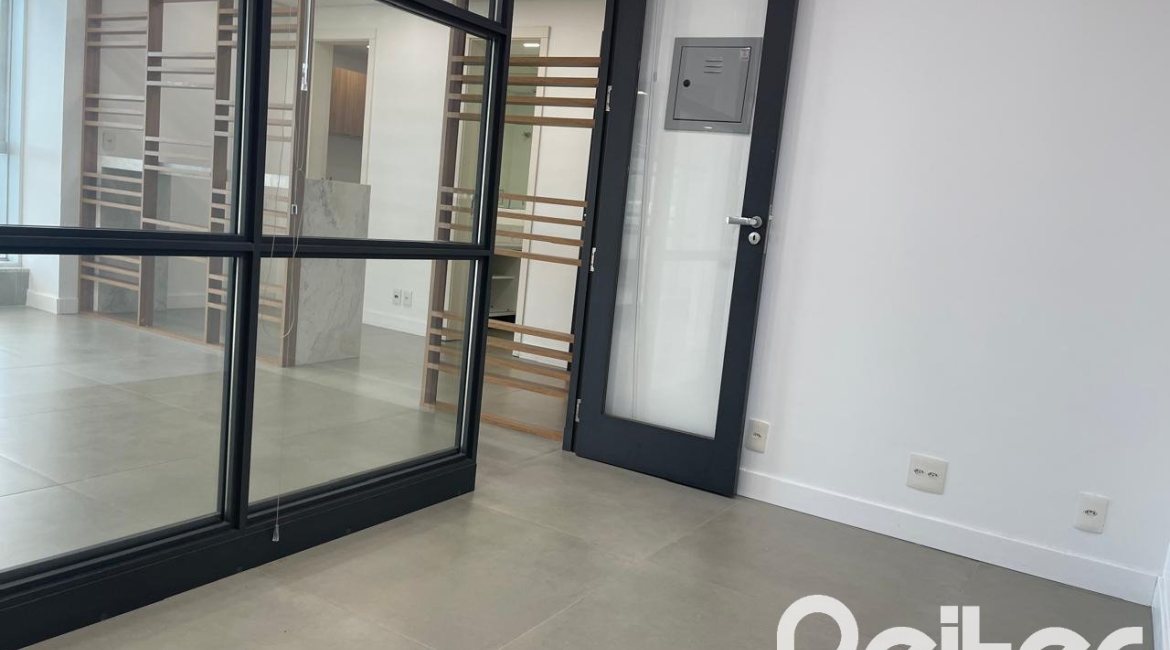 Comercial à venda com 40m², 1 vaga, no bairro Cristal em Porto Alegre