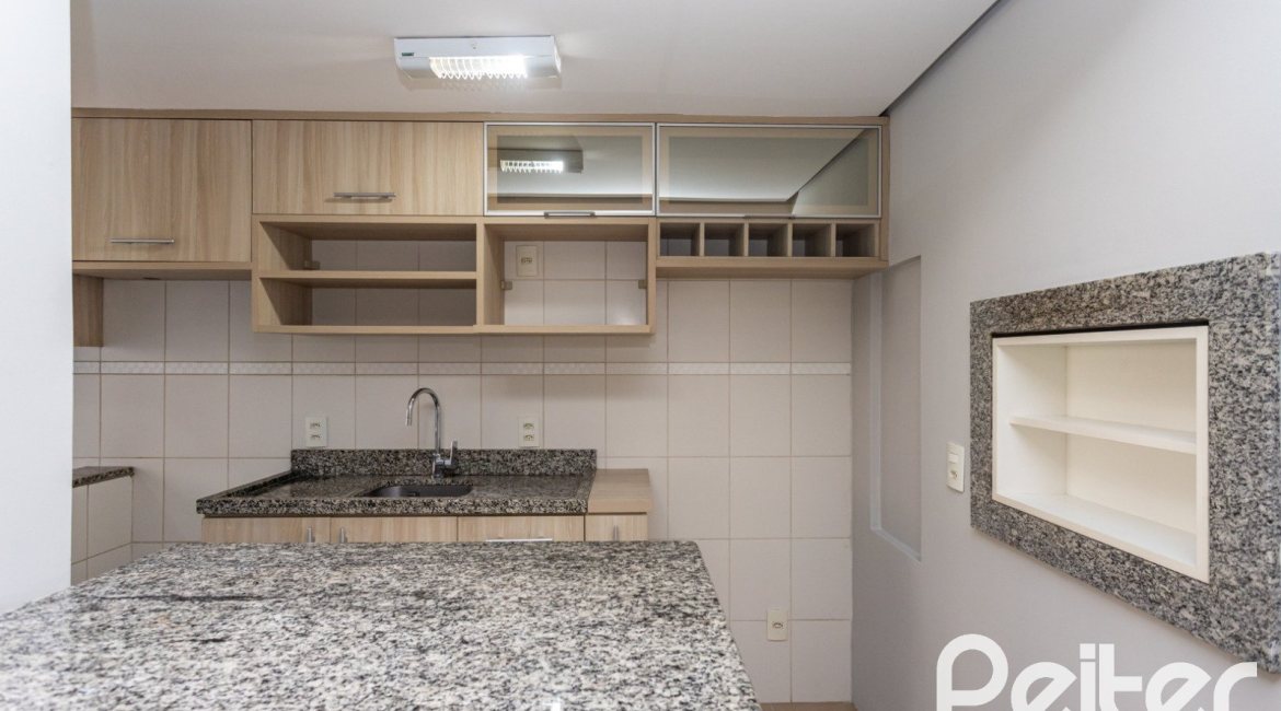 Apartamento à venda com 47m², 1 dormitório, 1 vaga, no bairro Cristal em PORTO ALEGRE
