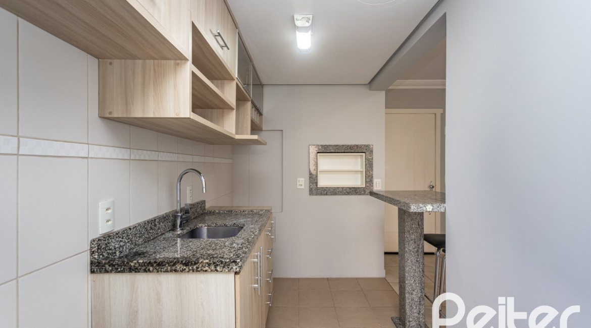 Apartamento à venda com 47m², 1 dormitório, 1 vaga, no bairro Cristal em PORTO ALEGRE