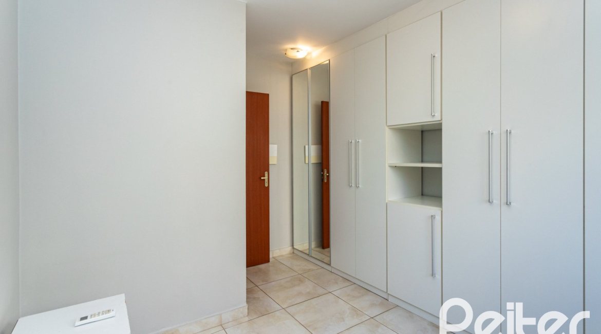 Apartamento à venda com 47m², 1 dormitório, 1 vaga, no bairro Cristal em PORTO ALEGRE