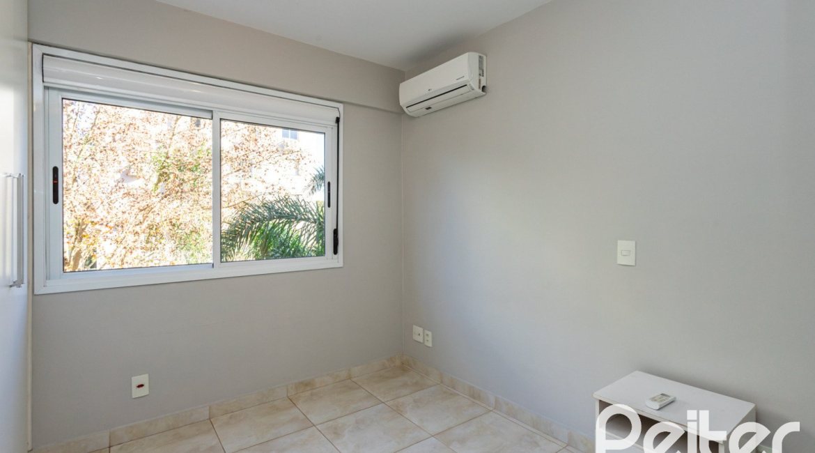 Apartamento à venda com 47m², 1 dormitório, 1 vaga, no bairro Cristal em PORTO ALEGRE