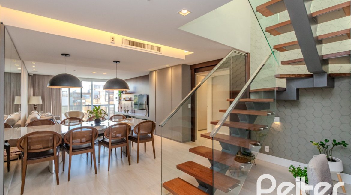 Cobertura à venda com 368m², 3 dormitórios, 3 suítes, 5 vagas, no bairro Tristeza em PORTO ALEGRE