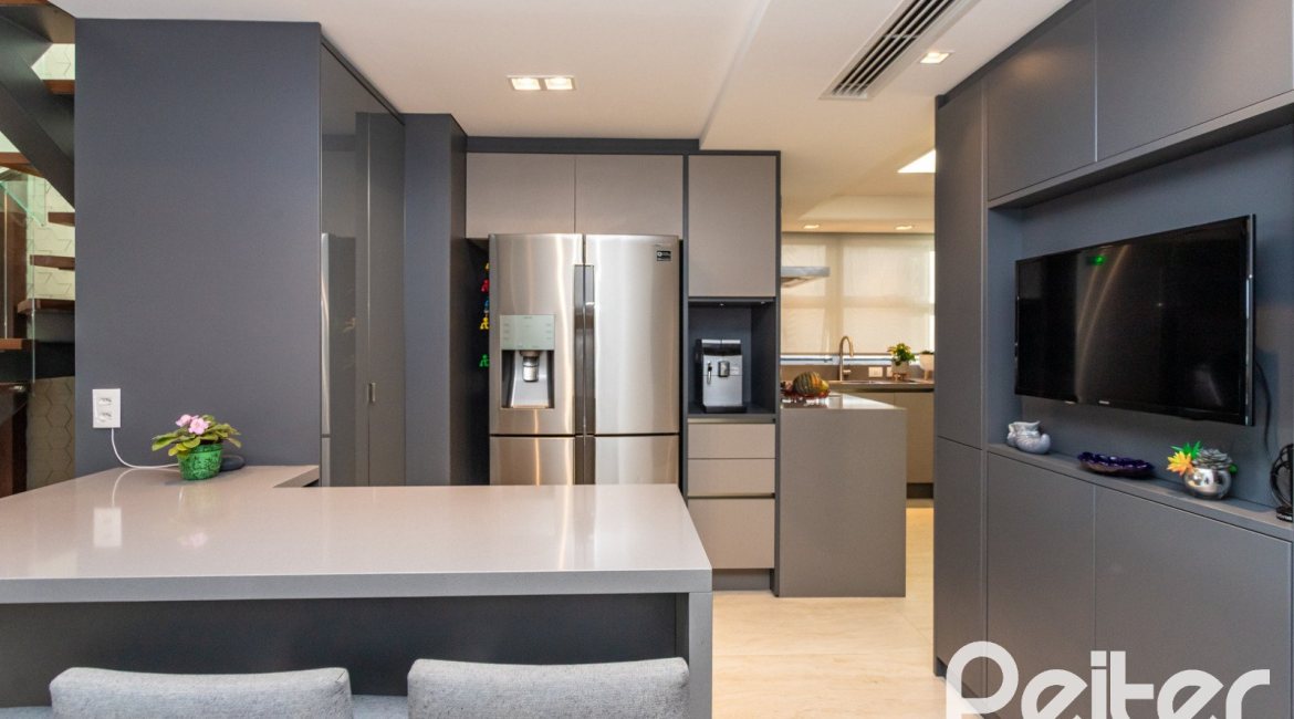 Cobertura à venda com 368m², 3 dormitórios, 3 suítes, 5 vagas, no bairro Tristeza em PORTO ALEGRE