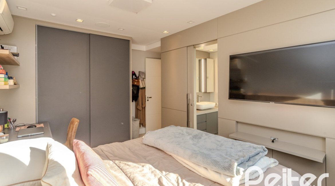 Cobertura à venda com 368m², 3 dormitórios, 3 suítes, 5 vagas, no bairro Tristeza em PORTO ALEGRE