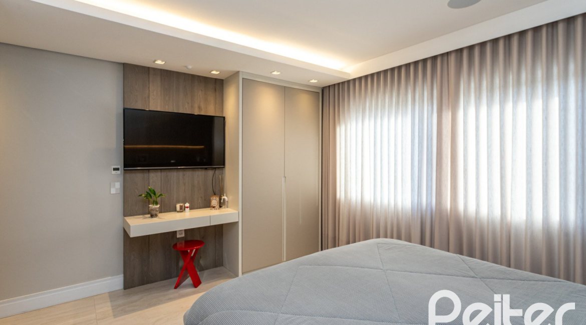 Cobertura à venda com 368m², 3 dormitórios, 3 suítes, 5 vagas, no bairro Tristeza em PORTO ALEGRE