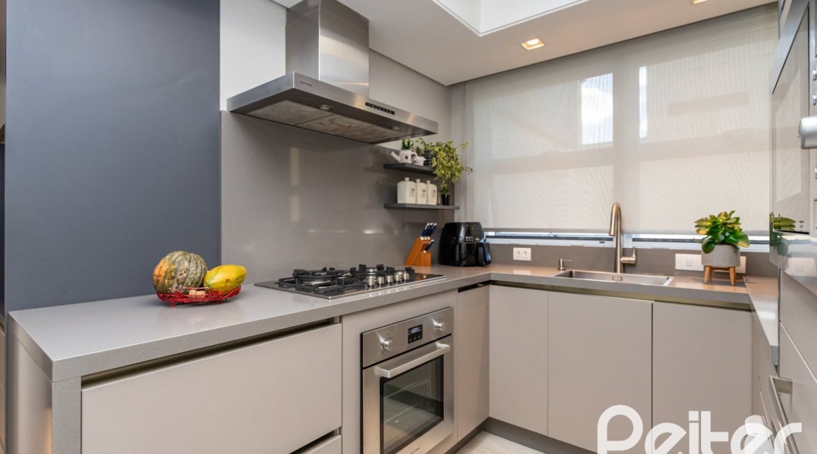 Cobertura à venda com 368m², 3 dormitórios, 3 suítes, 5 vagas, no bairro Tristeza em PORTO ALEGRE