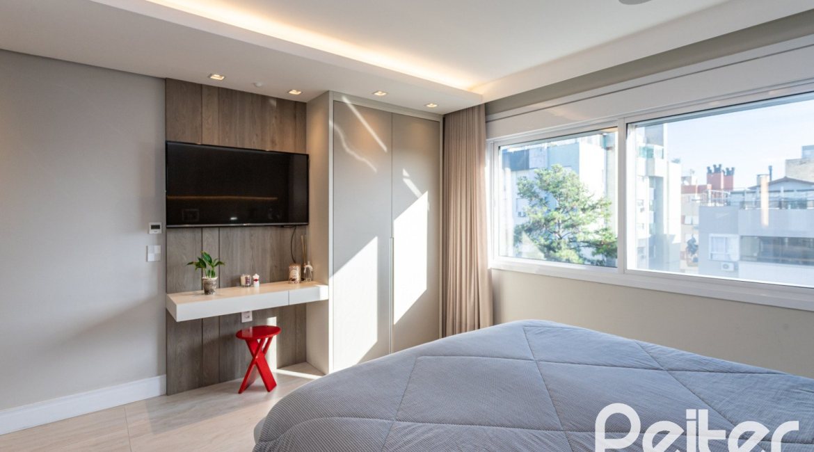 Cobertura à venda com 368m², 3 dormitórios, 3 suítes, 5 vagas, no bairro Tristeza em PORTO ALEGRE