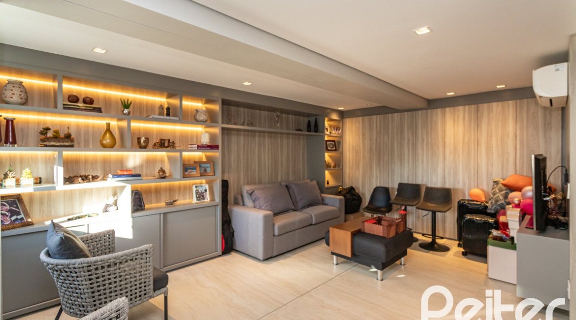 Cobertura à venda com 368m², 3 dormitórios, 3 suítes, 5 vagas, no bairro Tristeza em PORTO ALEGRE