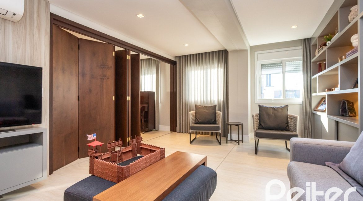 Cobertura à venda com 368m², 3 dormitórios, 3 suítes, 5 vagas, no bairro Tristeza em PORTO ALEGRE