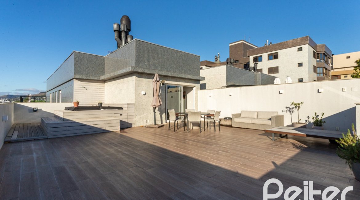Cobertura à venda com 368m², 3 dormitórios, 3 suítes, 5 vagas, no bairro Tristeza em PORTO ALEGRE