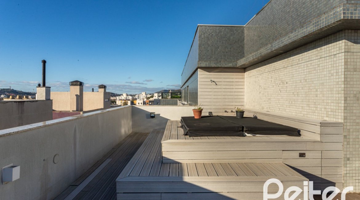 Cobertura à venda com 368m², 3 dormitórios, 3 suítes, 5 vagas, no bairro Tristeza em PORTO ALEGRE