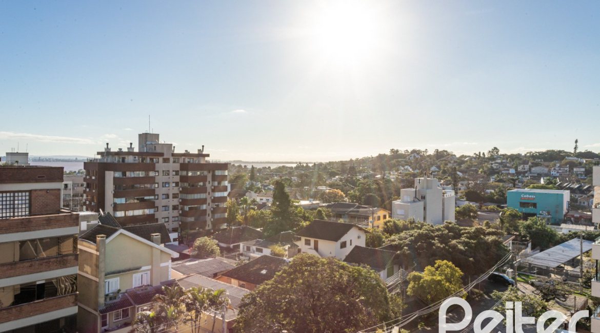 Cobertura à venda com 368m², 3 dormitórios, 3 suítes, 5 vagas, no bairro Tristeza em PORTO ALEGRE