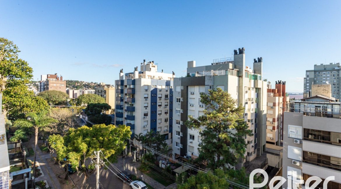 Cobertura à venda com 368m², 3 dormitórios, 3 suítes, 5 vagas, no bairro Tristeza em PORTO ALEGRE