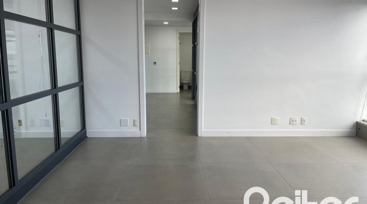 Comercial à venda com 40m², 2 vagas, no bairro Cristal em Porto Alegre