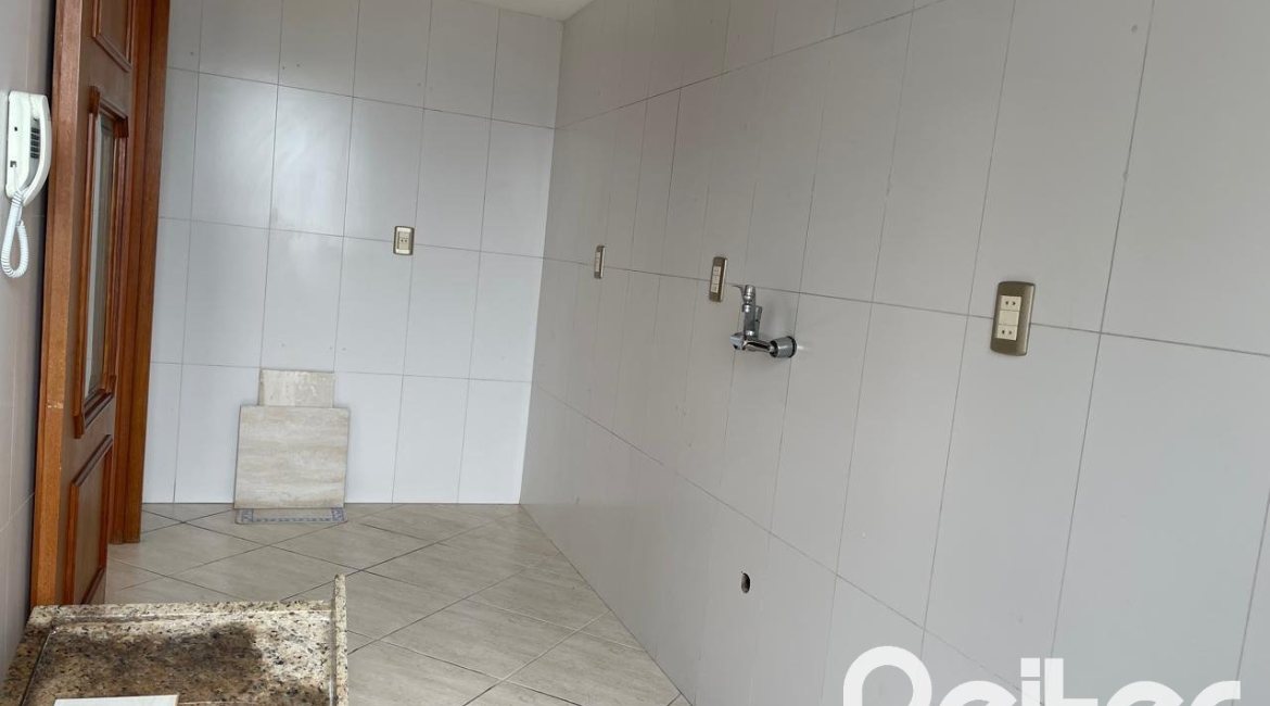 Apartamento à venda com 63m², 2 dormitórios, no bairro Tristeza em Porto Alegre