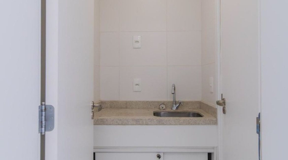 Comercial à venda com 37m², 1 vaga, no bairro Mont Serrat em Porto Alegre