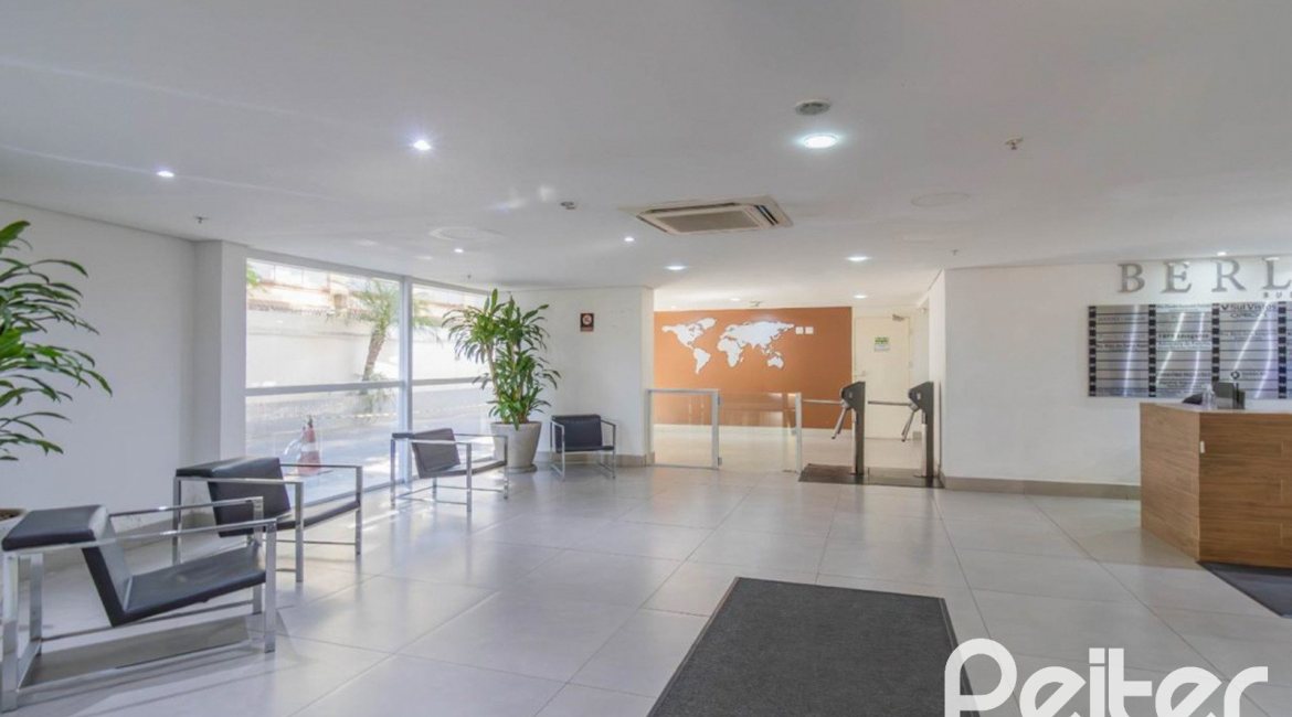 Comercial à venda com 37m², 1 vaga, no bairro Mont Serrat em Porto Alegre