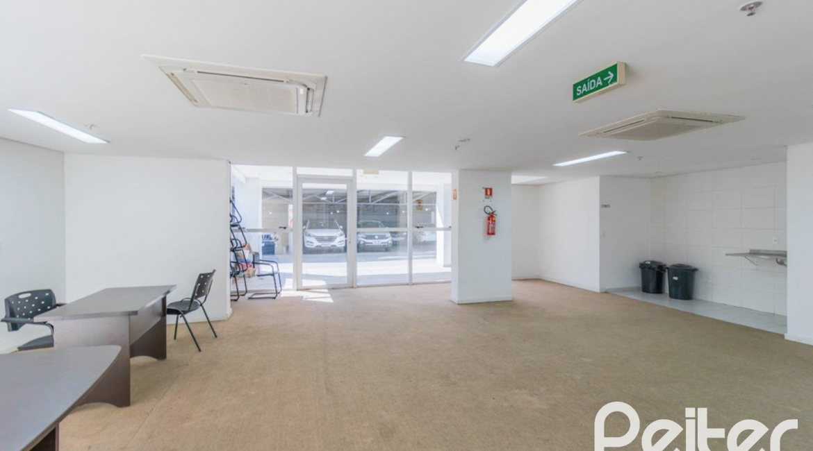 Comercial à venda com 37m², 1 vaga, no bairro Mont Serrat em Porto Alegre