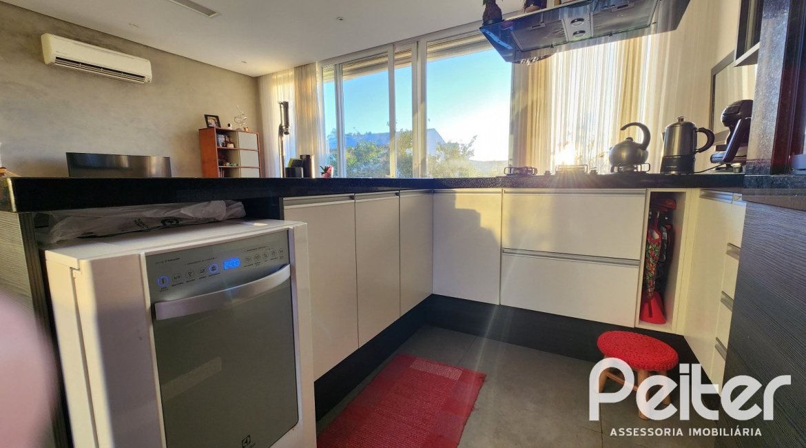 Casa em Condomínio à venda com 197m², 3 dormitórios, 1 suíte, 2 vagas, no bairro Vila Nova em PORTO ALEGRE