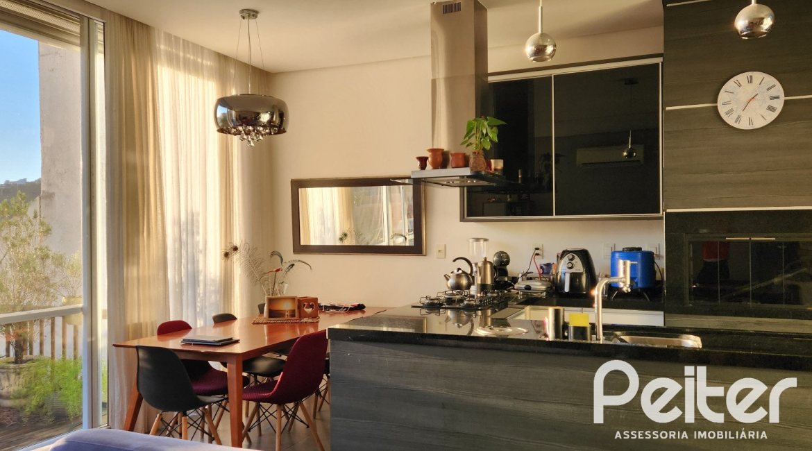Casa em Condomínio à venda com 197m², 3 dormitórios, 1 suíte, 2 vagas, no bairro Vila Nova em PORTO ALEGRE