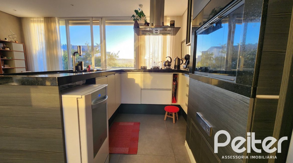 Casa em Condomínio à venda com 197m², 3 dormitórios, 1 suíte, 2 vagas, no bairro Vila Nova em PORTO ALEGRE