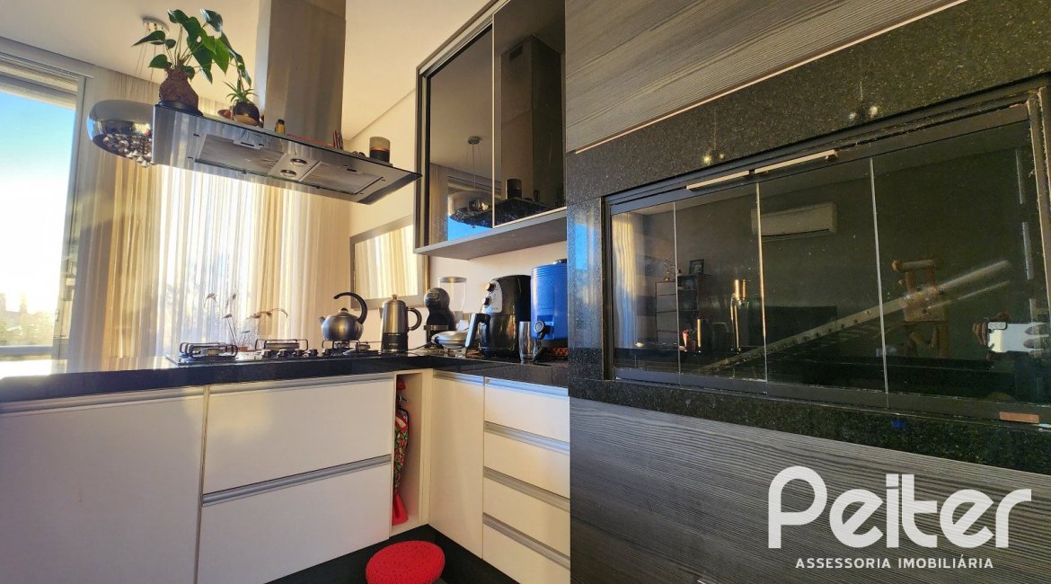 Casa em Condomínio à venda com 197m², 3 dormitórios, 1 suíte, 2 vagas, no bairro Vila Nova em PORTO ALEGRE