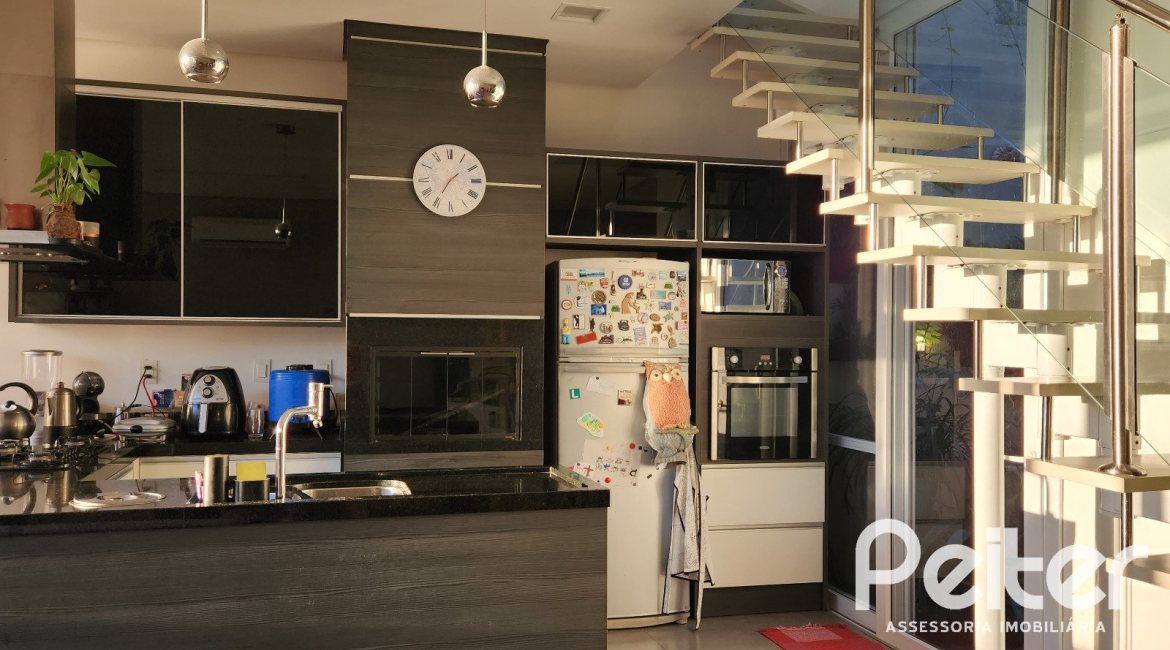 Casa em Condomínio à venda com 197m², 3 dormitórios, 1 suíte, 2 vagas, no bairro Vila Nova em PORTO ALEGRE