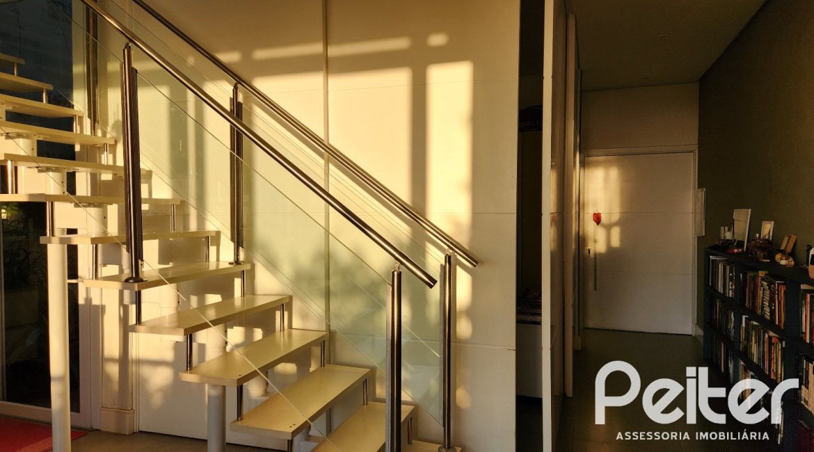 Casa em Condomínio à venda com 197m², 3 dormitórios, 1 suíte, 2 vagas, no bairro Vila Nova em PORTO ALEGRE