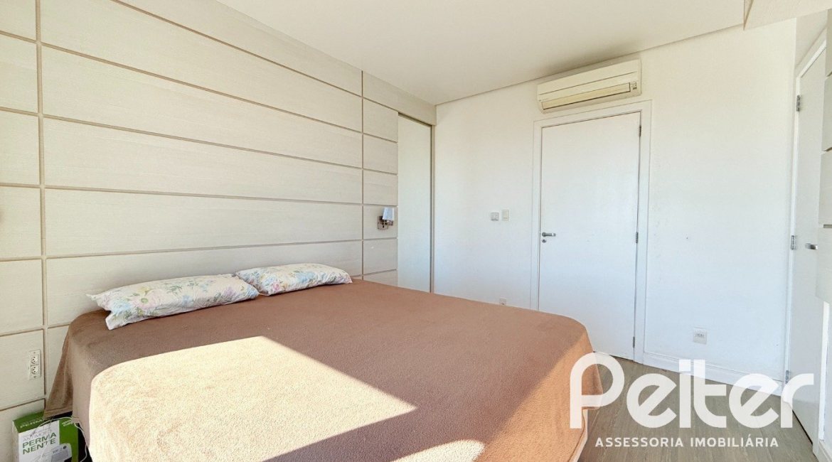 Casa em Condomínio à venda com 197m², 3 dormitórios, 1 suíte, 2 vagas, no bairro Vila Nova em PORTO ALEGRE