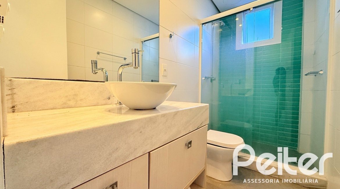 Casa em Condomínio à venda com 197m², 3 dormitórios, 1 suíte, 2 vagas, no bairro Vila Nova em PORTO ALEGRE