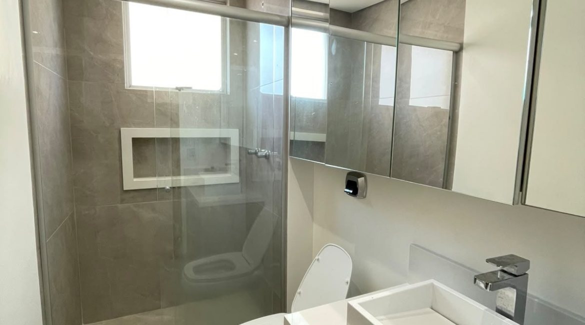 Apartamento à venda com 59m², 2 dormitórios, 1 vaga, no bairro Cavalhada em Porto Alegre