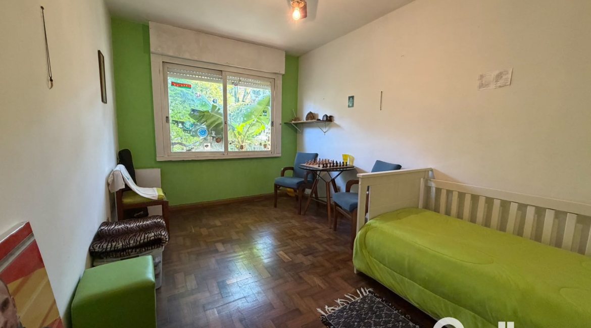 Casa à venda com 253m², 3 dormitórios, 1 suíte, 4 vagas, no bairro Jardim Isabel em Porto Alegre