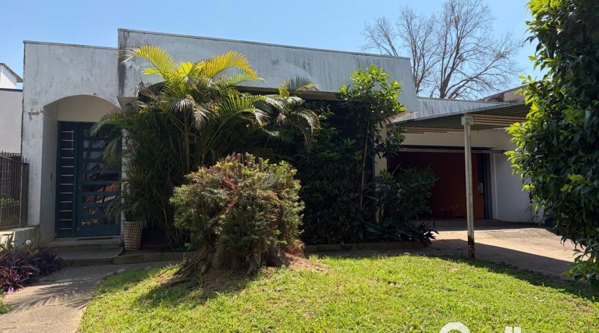 Casa à venda com 253m², 3 dormitórios, 1 suíte, 4 vagas, no bairro Jardim Isabel em Porto Alegre