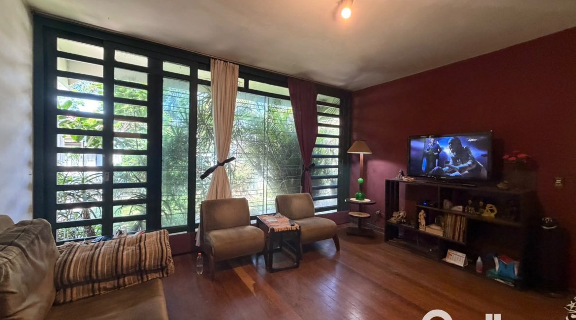 Casa à venda com 253m², 3 dormitórios, 1 suíte, 4 vagas, no bairro Jardim Isabel em Porto Alegre