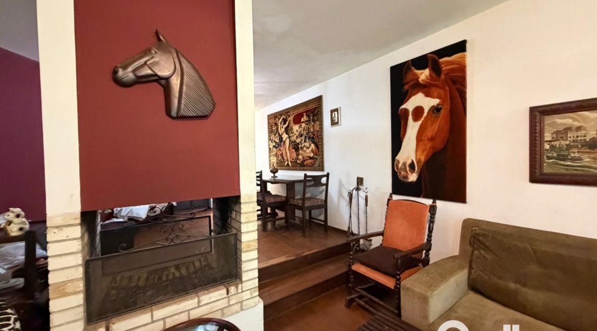 Casa à venda com 253m², 3 dormitórios, 1 suíte, 4 vagas, no bairro Jardim Isabel em Porto Alegre