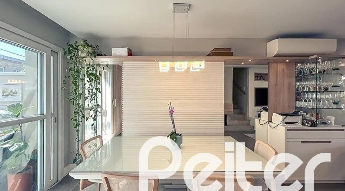 Casa em Condomínio à venda com 120m², 3 dormitórios, 1 suíte, 2 vagas, no bairro Vila Nova em PORTO ALEGRE