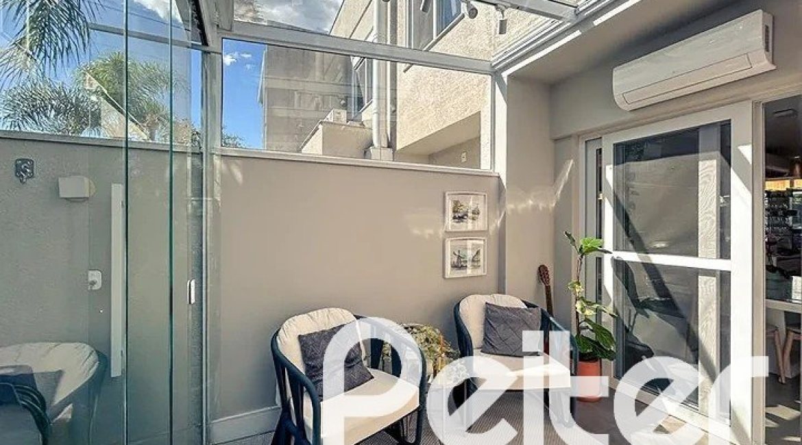 Casa em Condomínio à venda com 120m², 3 dormitórios, 1 suíte, 2 vagas, no bairro Vila Nova em PORTO ALEGRE