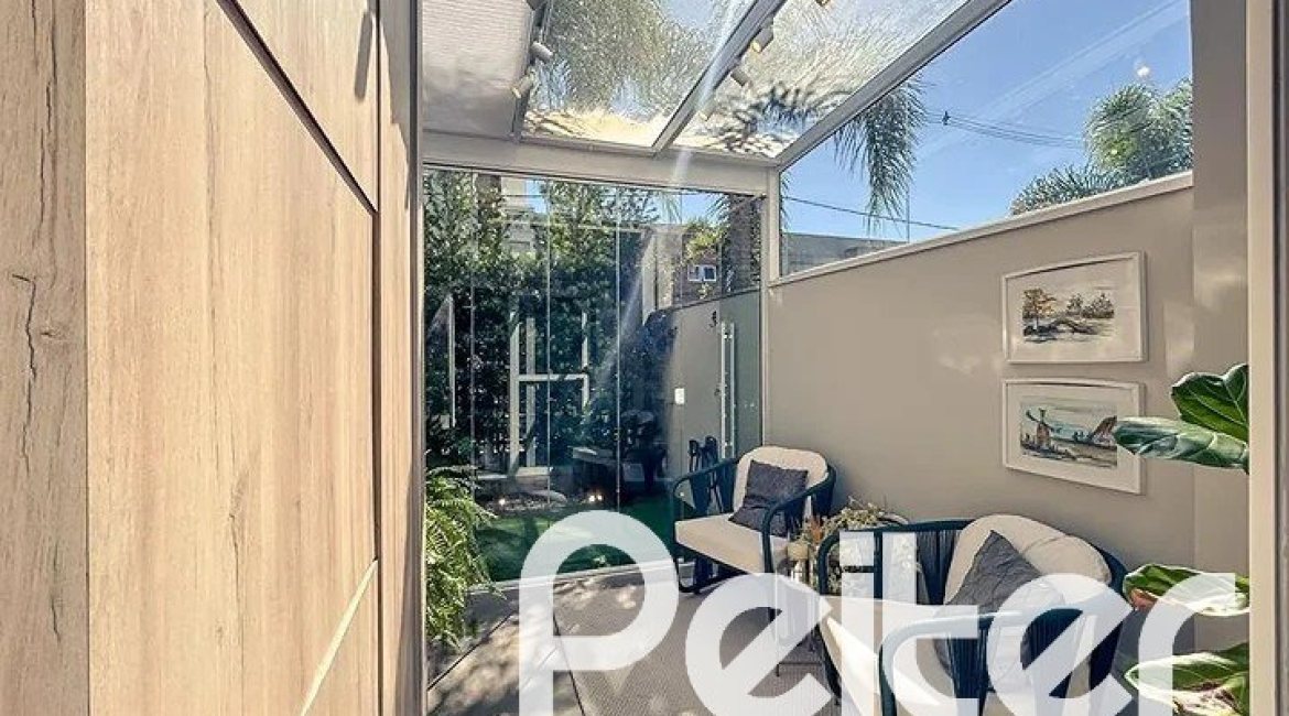 Casa em Condomínio à venda com 120m², 3 dormitórios, 1 suíte, 2 vagas, no bairro Vila Nova em PORTO ALEGRE