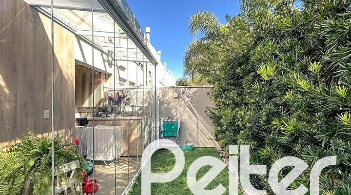 Casa em Condomínio à venda com 120m², 3 dormitórios, 1 suíte, 2 vagas, no bairro Vila Nova em PORTO ALEGRE