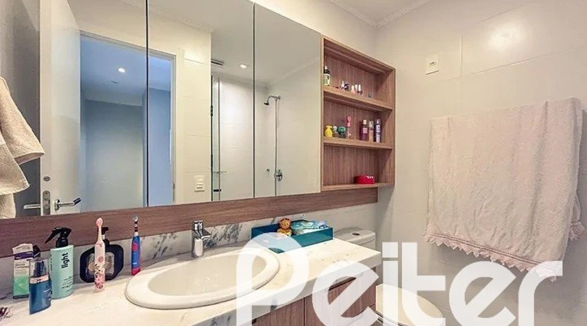 Casa em Condomínio à venda com 120m², 3 dormitórios, 1 suíte, 2 vagas, no bairro Vila Nova em PORTO ALEGRE