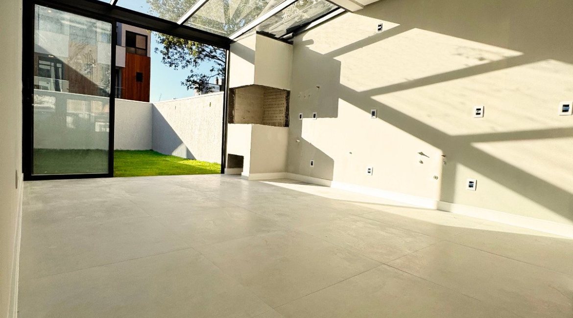Casa em Condomínio à venda com 140m², 3 dormitórios, 3 suítes, 2 vagas, no bairro Tristeza em Porto Alegre